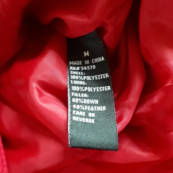 Red puffy jacket with fake fur hood  size m - Picture 5 of 5